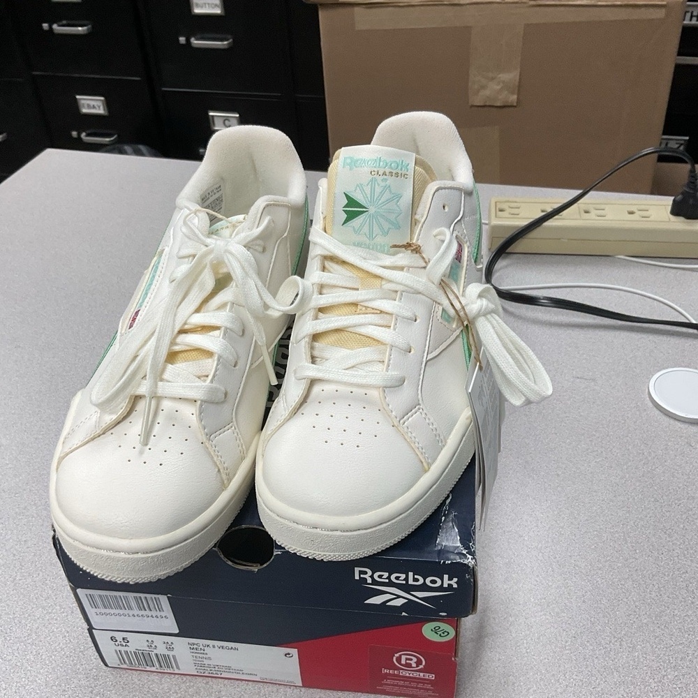 NEW Reebok Mens Sneakers Size 6.5 Chalk Green || Vegan